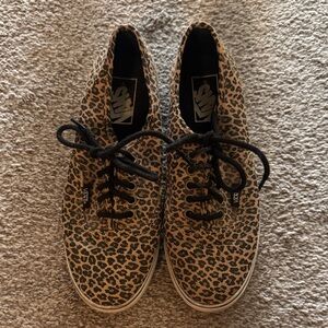 Vans Leopard Print Low-Top Sneakers in Tan and Black womens size 7